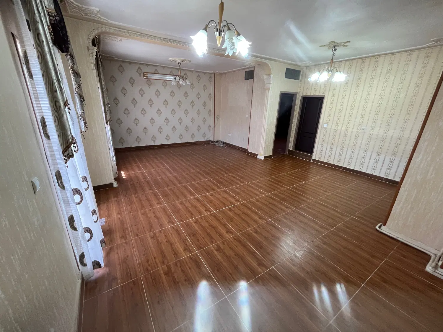 آپارتمان چهارصددستگاه طبقه همکف