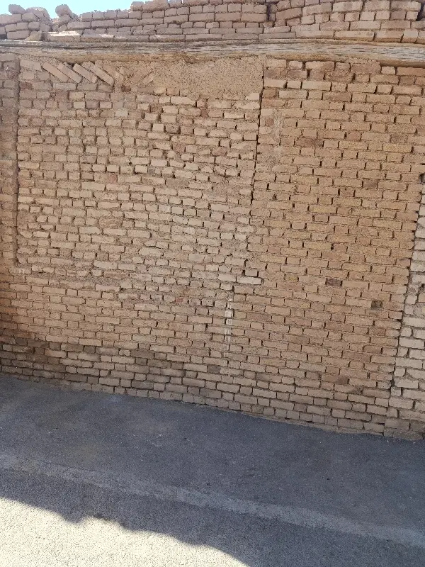 فروش و معاوضه سه باب مغازه با زیرزمین