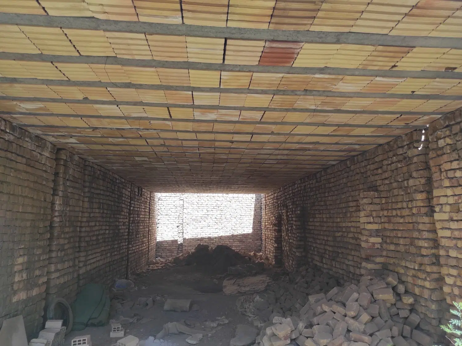 زمین سفتکاری ۱۲۰متری در دو طبقه