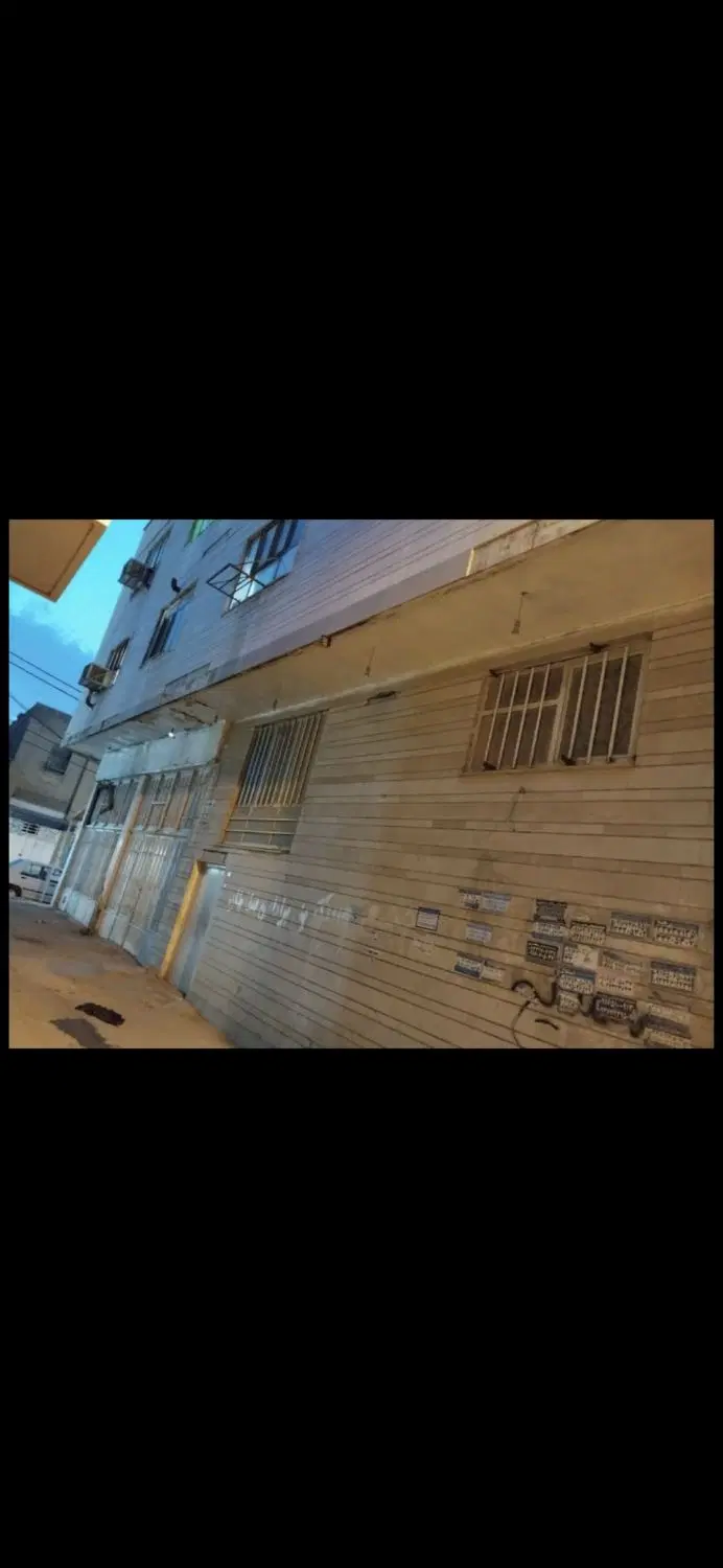 ملک تجاری مسکونی به همراه رستوران خیابان دژبان