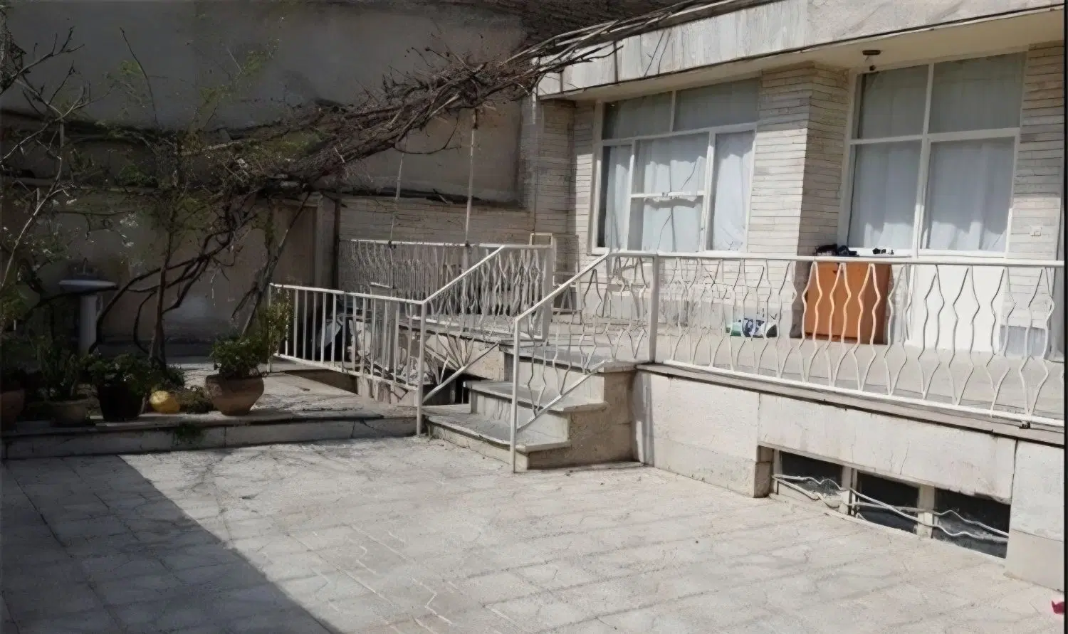 ویلایی ۲۰۰ متری ، کارمندان