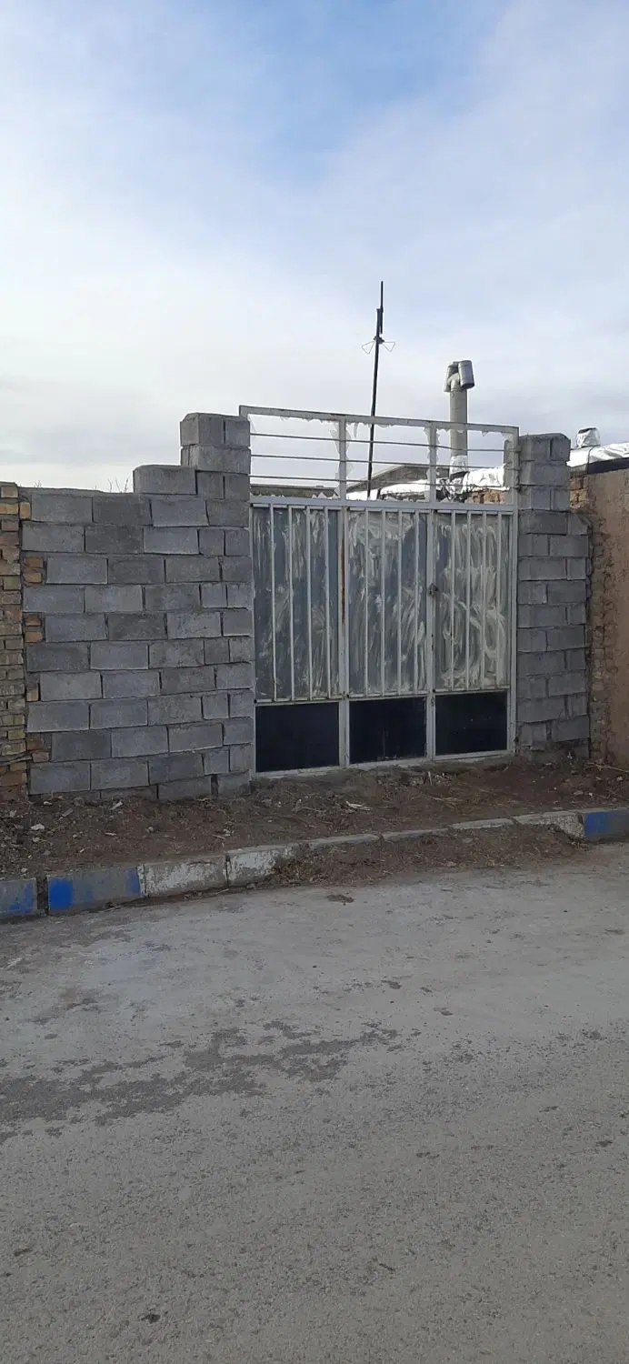 چهار دیواری نقلی روستای نجم اباد