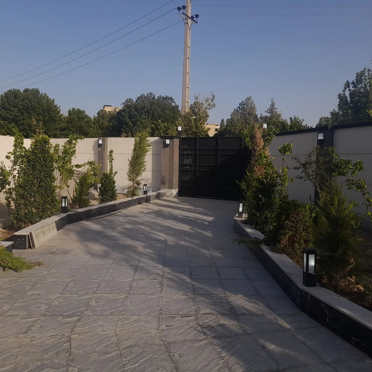 باغچه ۷۰۰متری میدان کاج صفادشت