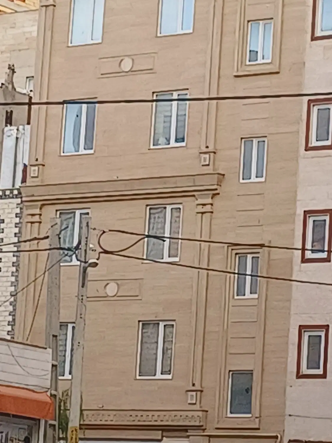 ۱۰۲ متر آپارتمان ط ۱بلوک۱۲ کوثر فوری