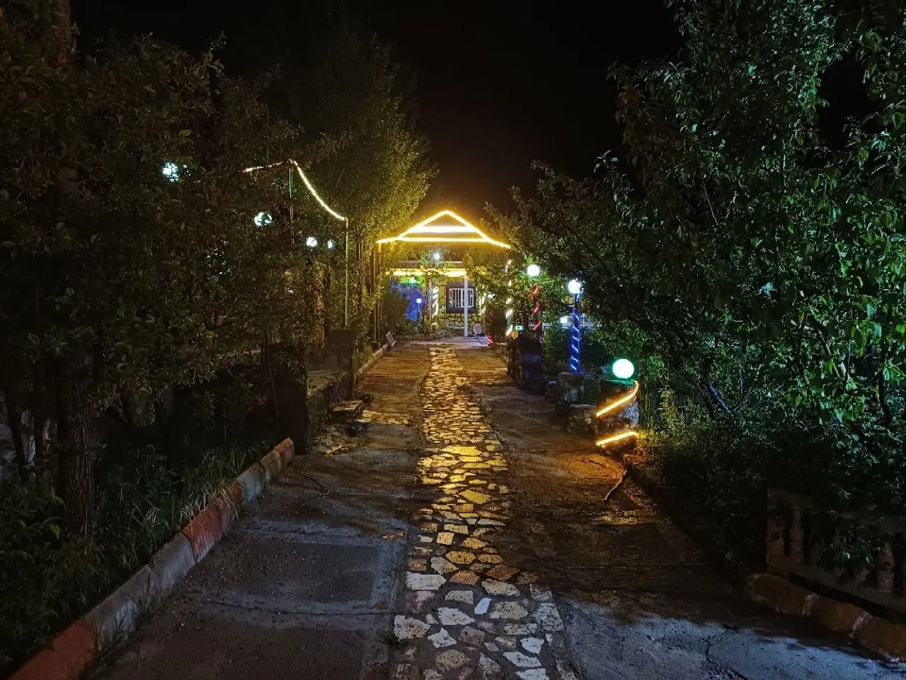 باغ ویلای قدیمی در اسپیران