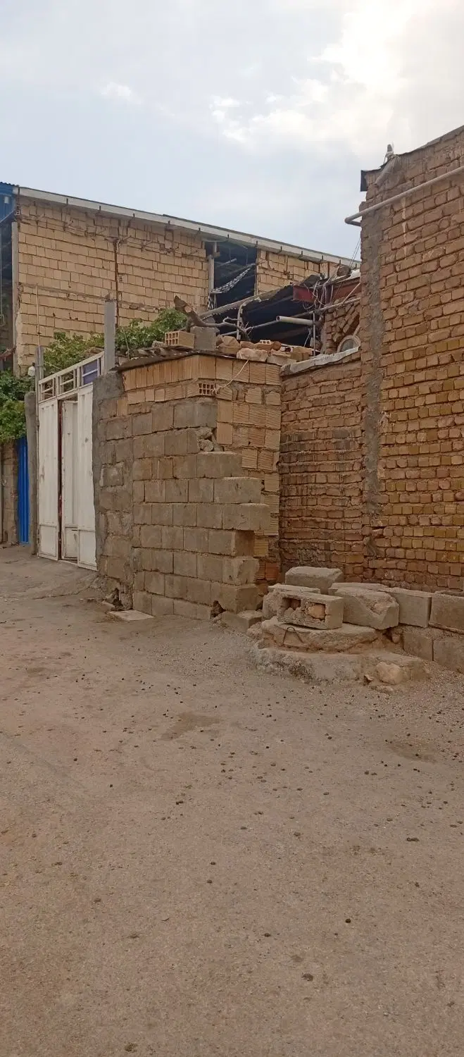 100متر خونه واقع در روستای سرخده سفلی