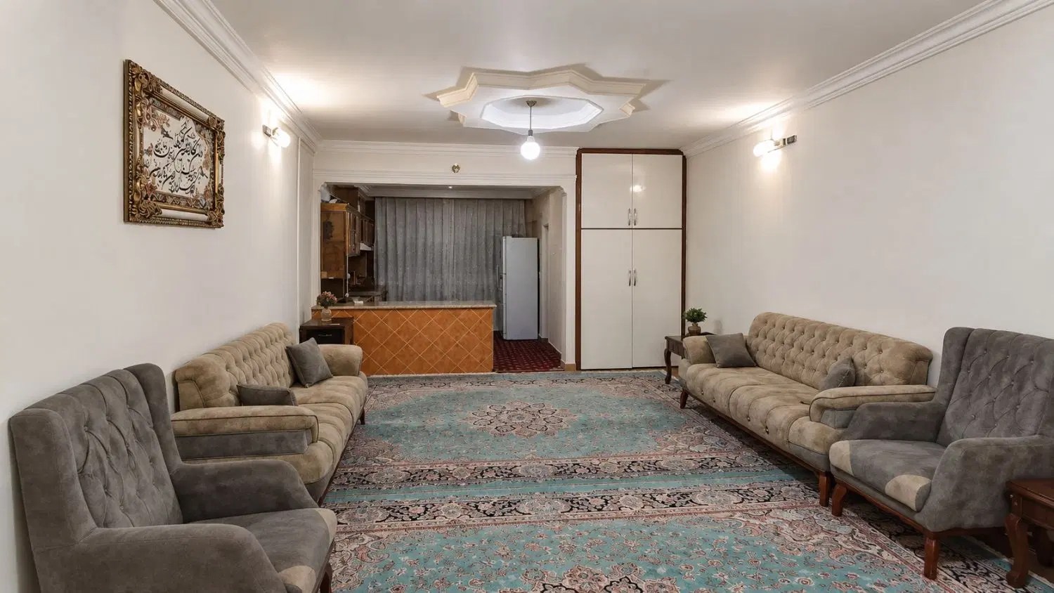 همکف ۱۰۰ متری در کشاورز