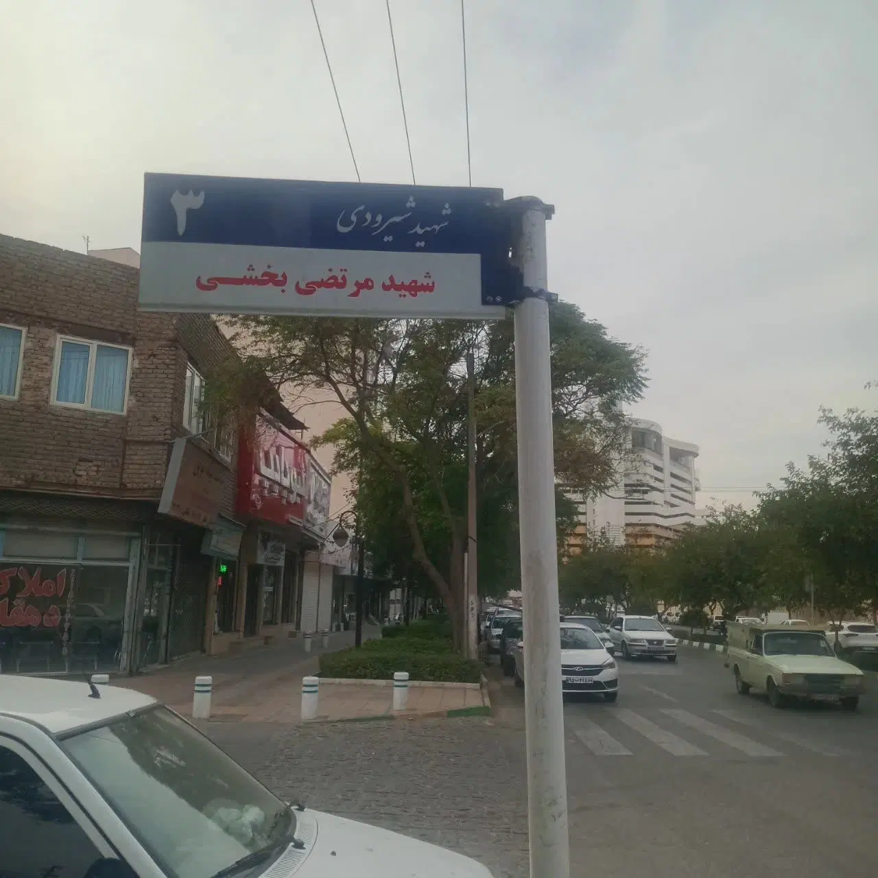 ویلایی در ۴ طبقه با ۴۰ متر مغازه تجاری دائم