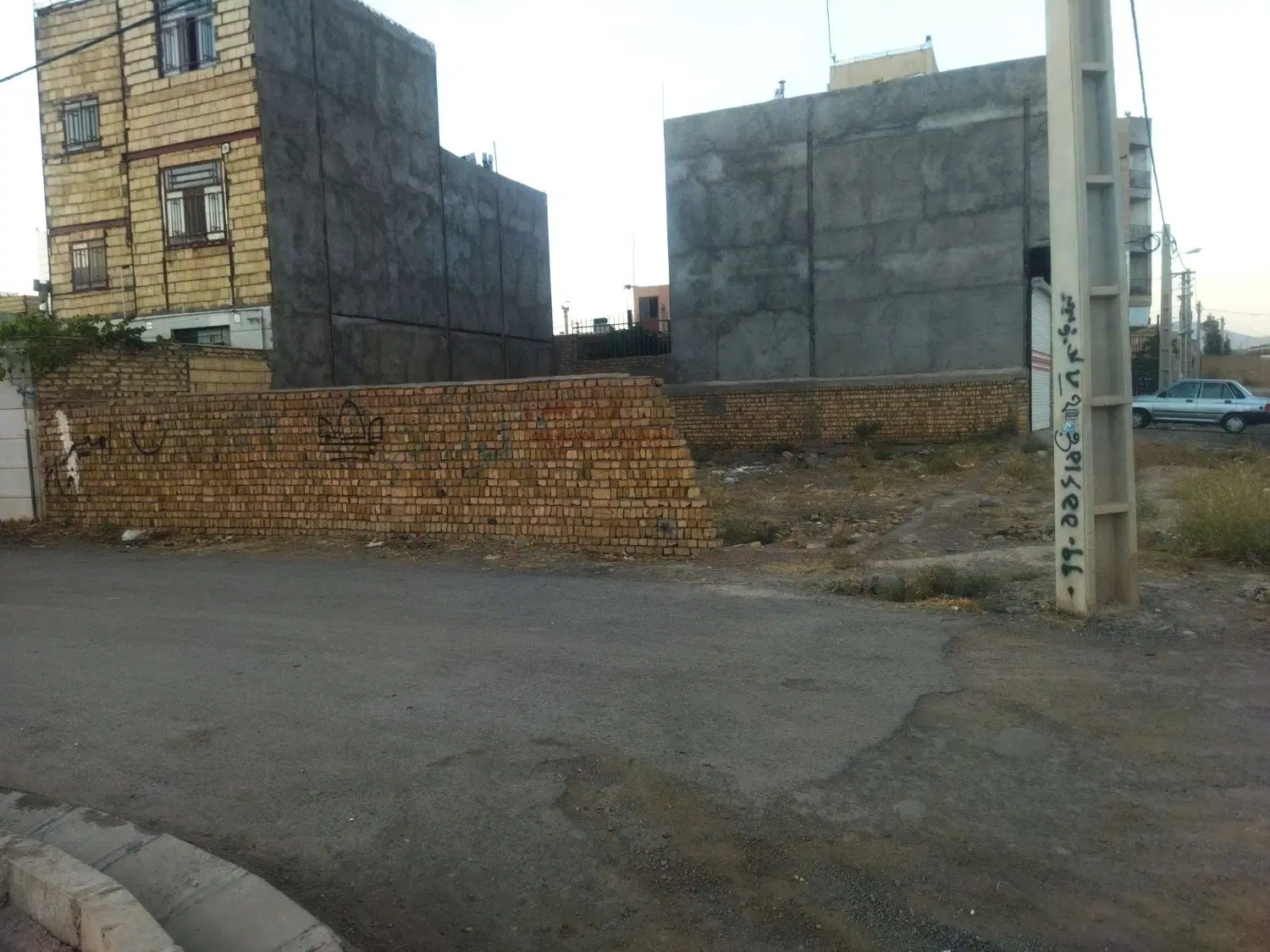 زمین مغازه چهاردیواری