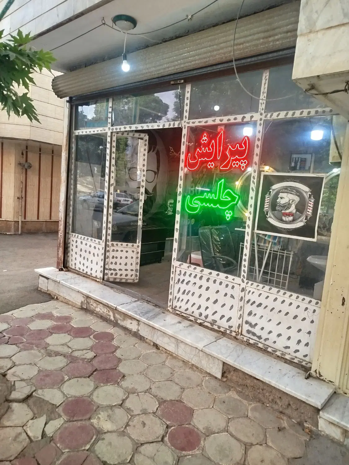 مغازه به متراژ 17مترویک واحد به متراژ 55