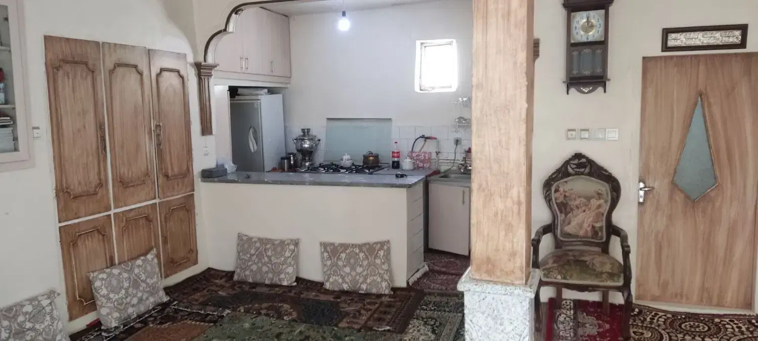 خانه کلنگی قابل نشیمن درمحله انقلاب سند تک برگ