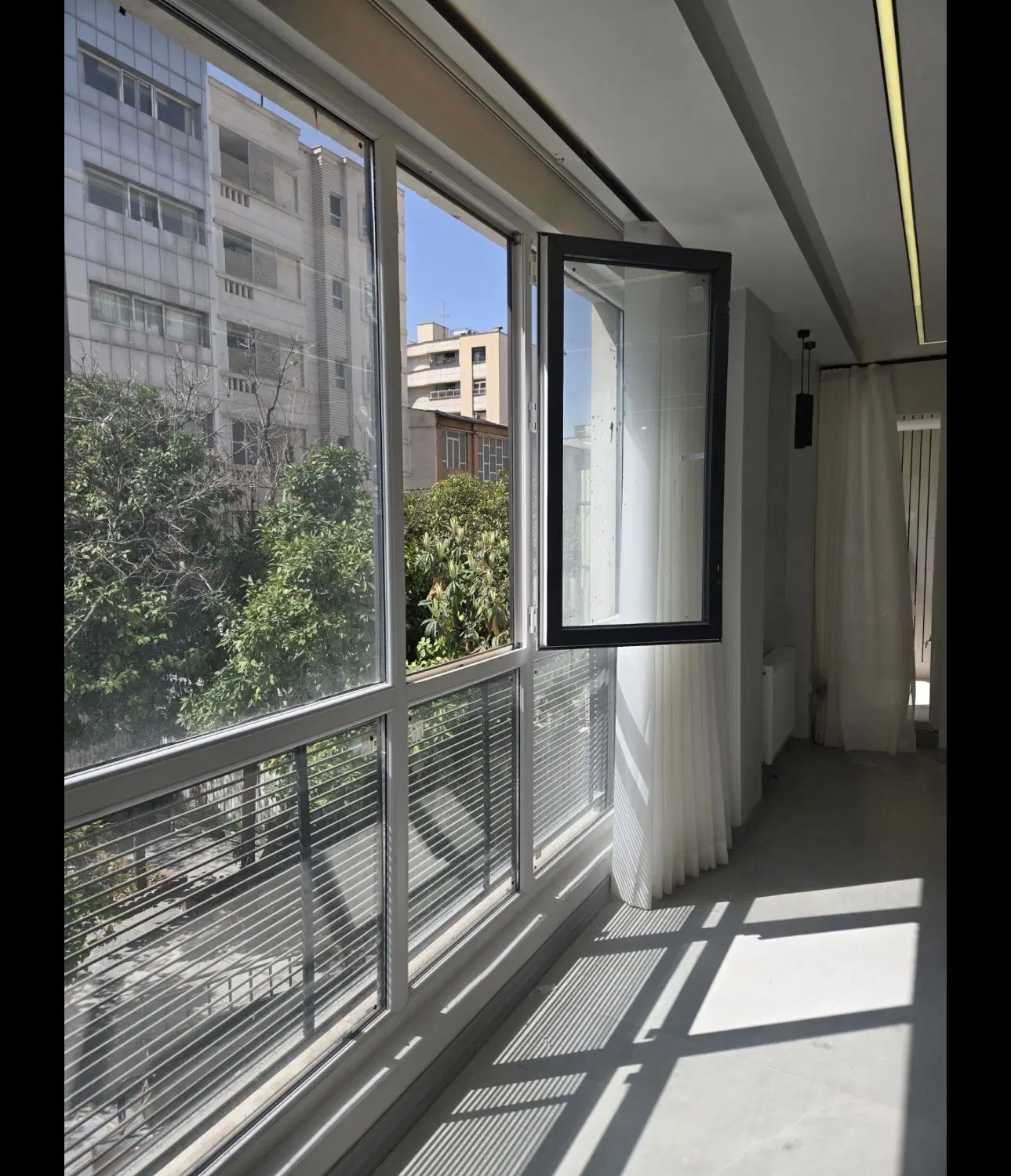 ۳ خوابه لوکس تکمیل کلید اول  تراس چیدمانی