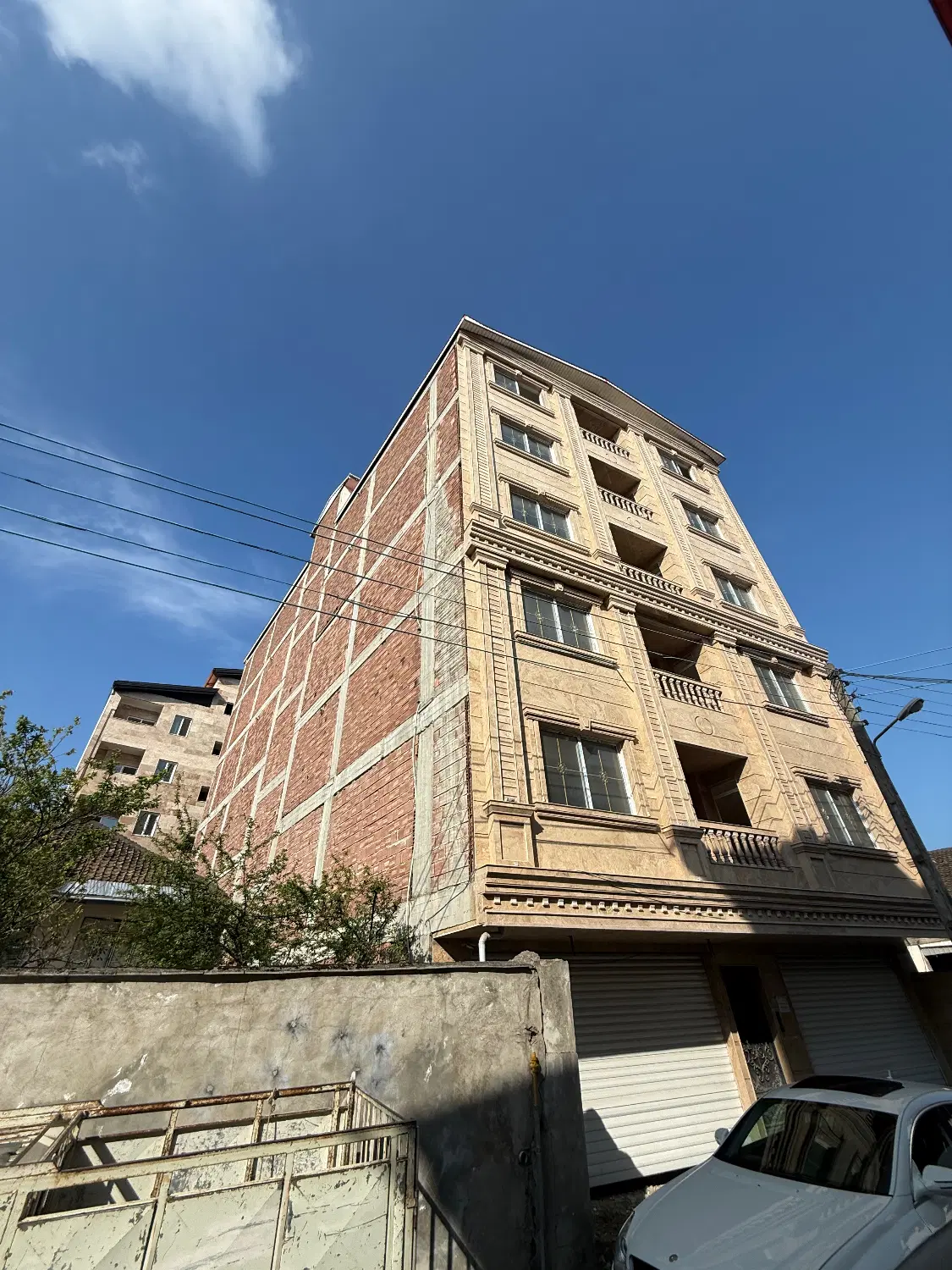 آپارتمان نو ساز کلید نخورده۱۳۰ متری
