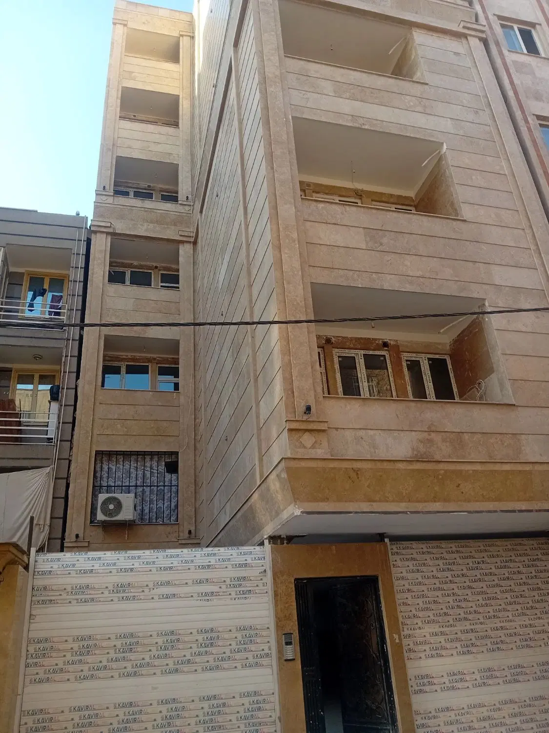 واحد ۷۵ متری .نوساز بهمراه پارکینگ