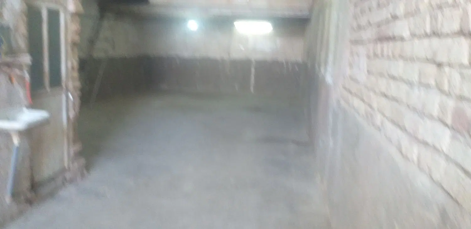 کارگاه ۱۰۰ متری همکف