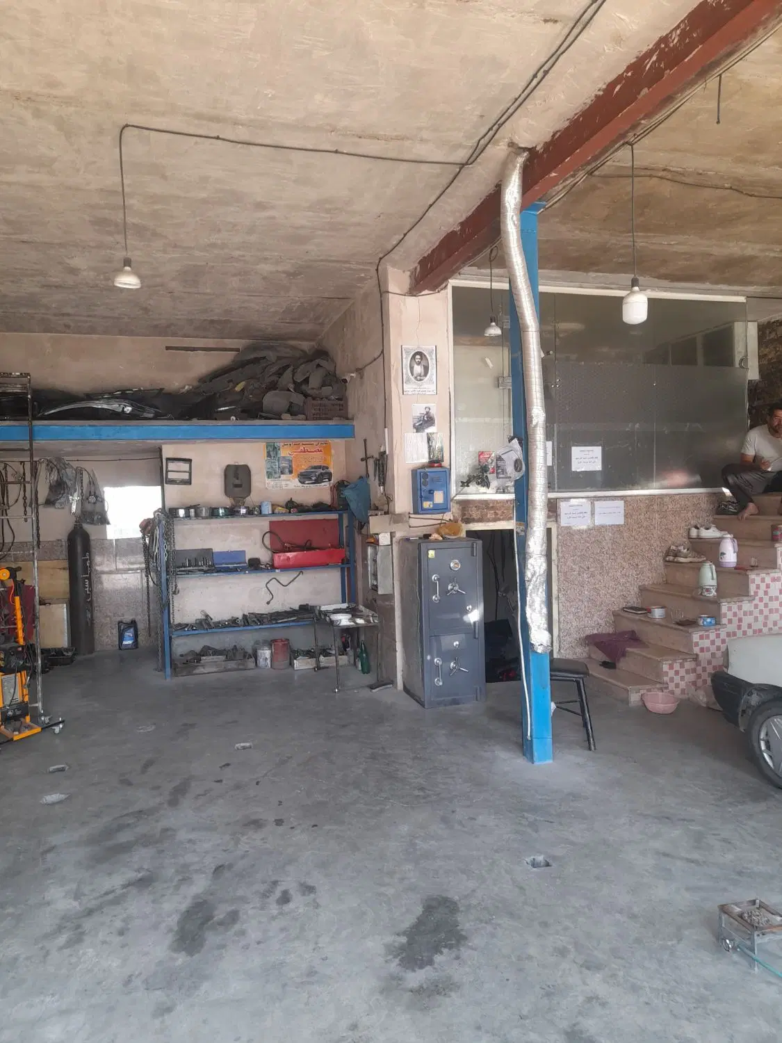 مغازه ۹۰ متری خیابان پاشایی