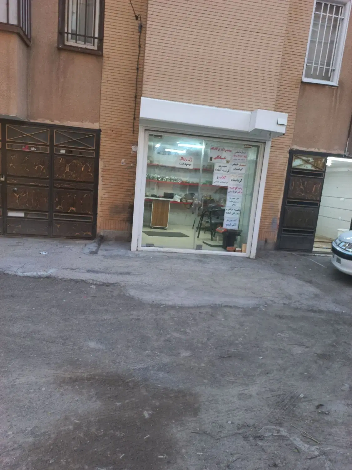 یک باب مغازه ۱۵ متری
