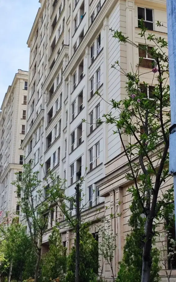 روبرو دریا علیزاده اپارتمان شیک