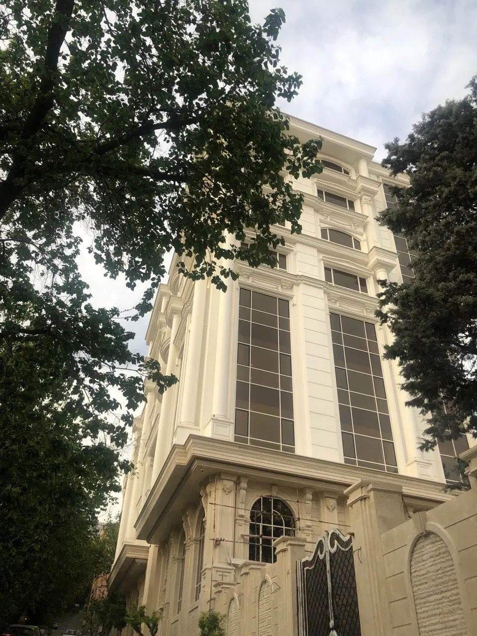 دروس خیابان یارمحمدی فرعی دنج ۲۸۰ متر ۳ خوابه