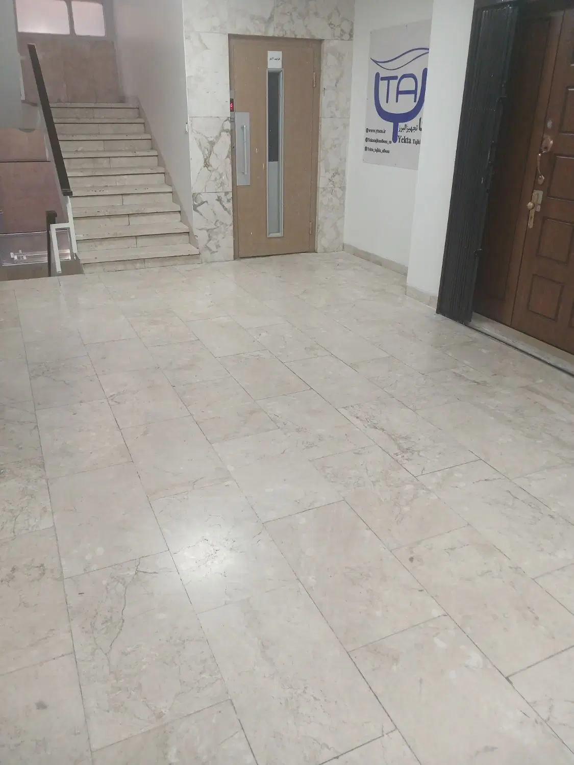 ۹۰ متر طبقه ۳ باآسانسور وبالکن   اداری ولیعصر