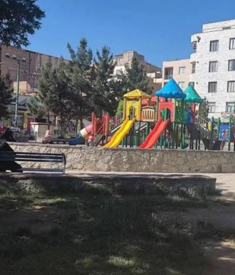 ۷۴متردونبش روبه روی پارک