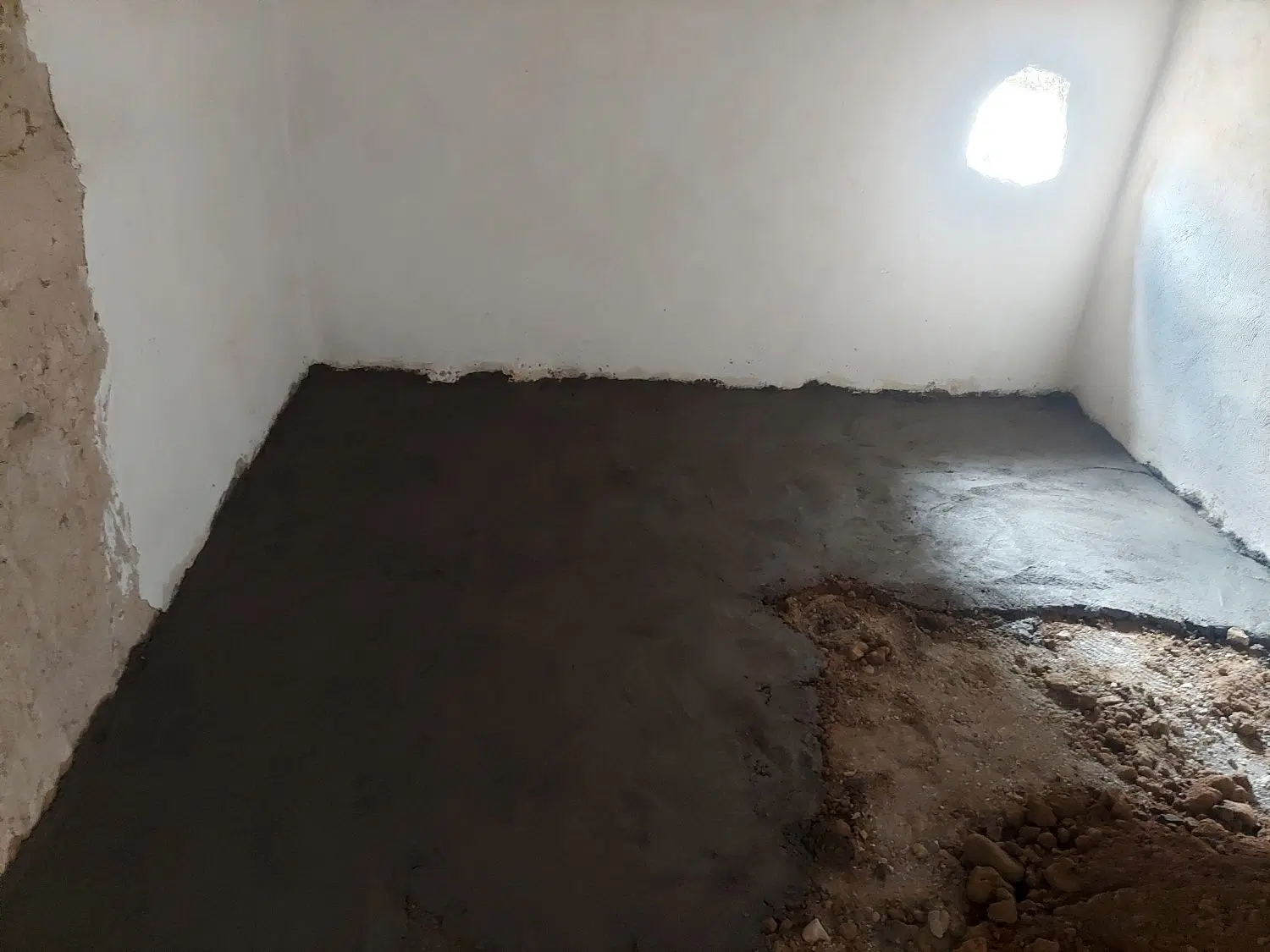 چهاردیوار بمتراژ۲۹۰متر