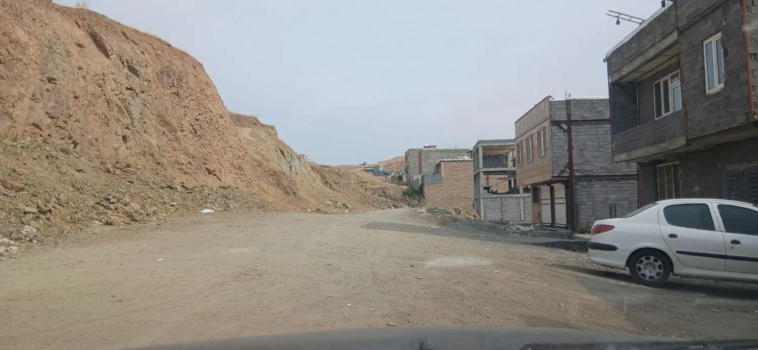 زمین اساوله نزدیک خیابان