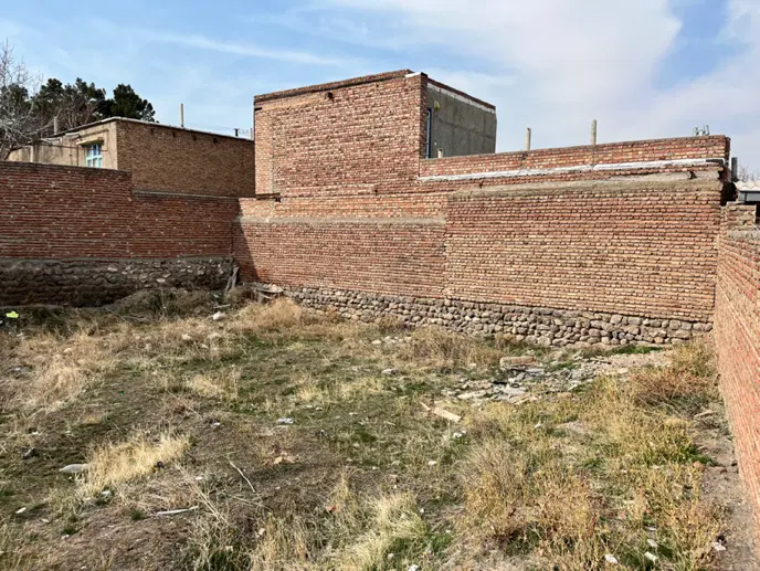 زمین کلنگی در اسکو