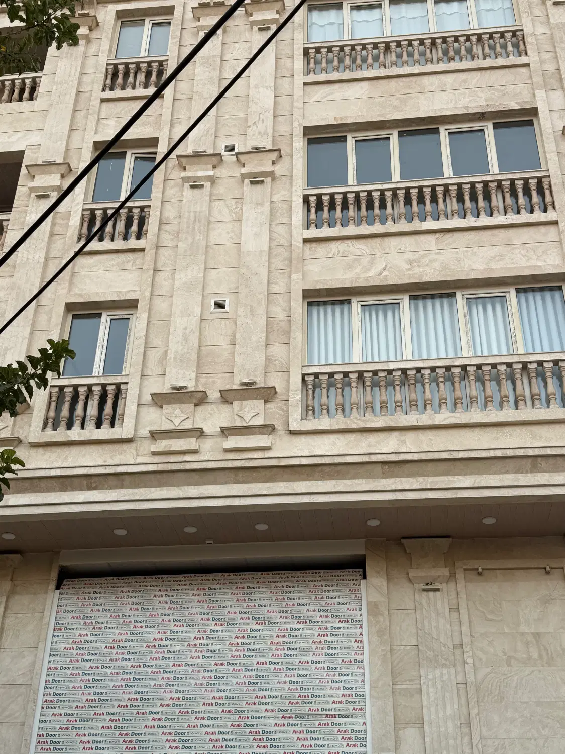 مغازه ۲۰۰ متری وآپارتمان بلوار فضیلت جنوبی