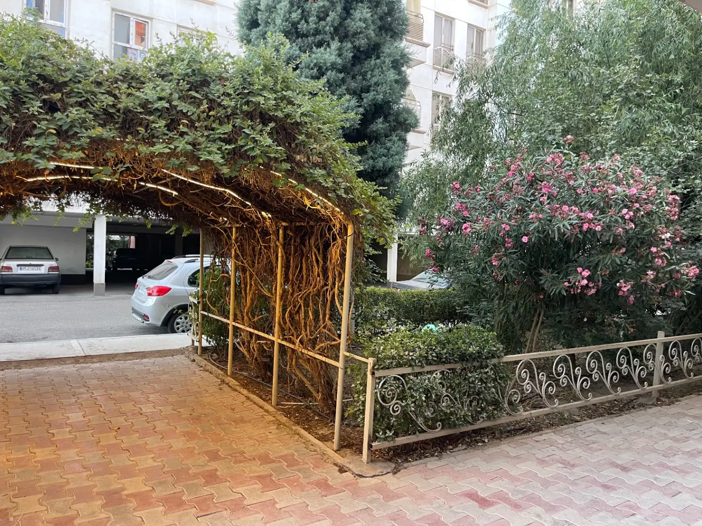 واحد۸۸ متری دو خواب(املاک اشیانه)