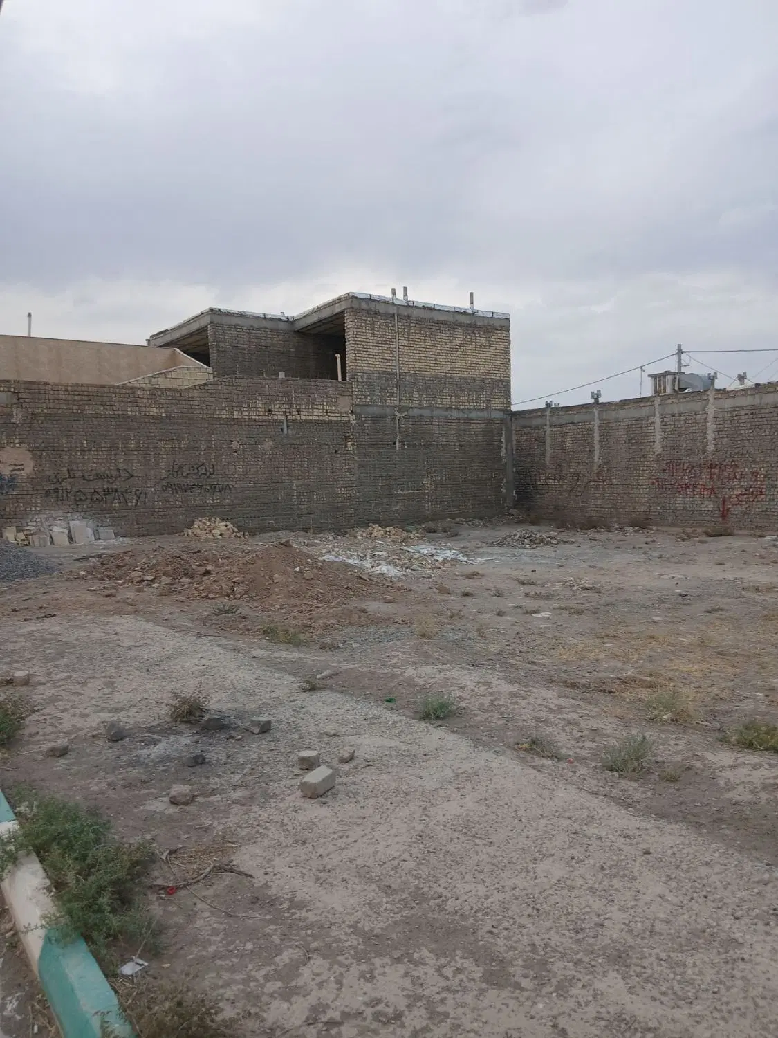 زمین در قنوات