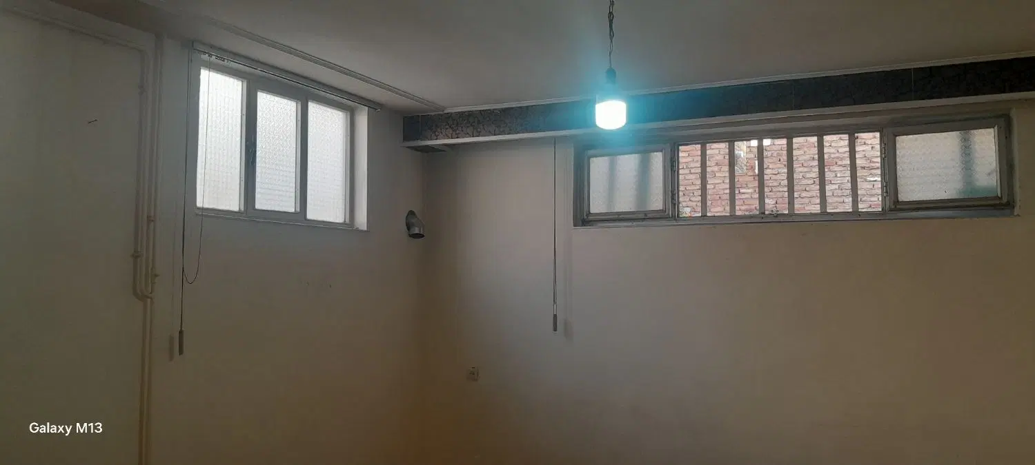 زیرزمینی مسکونی باروشنایی ازسه طرف