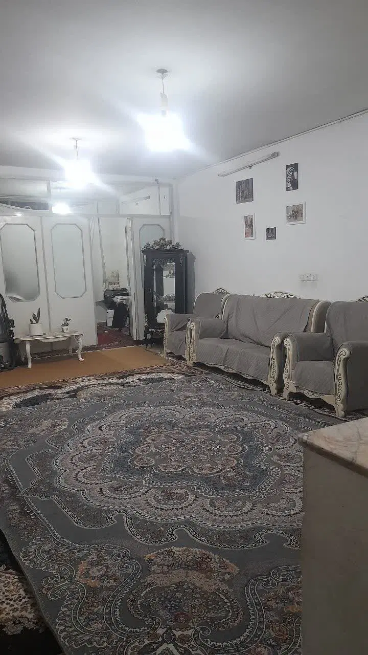 اپارتمان همکف سیدی خاکستری