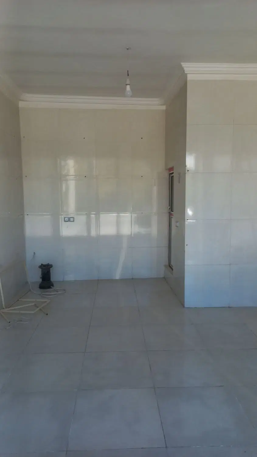 یک باب مغازه تاصقف کاشی روبه روی باغرضوان