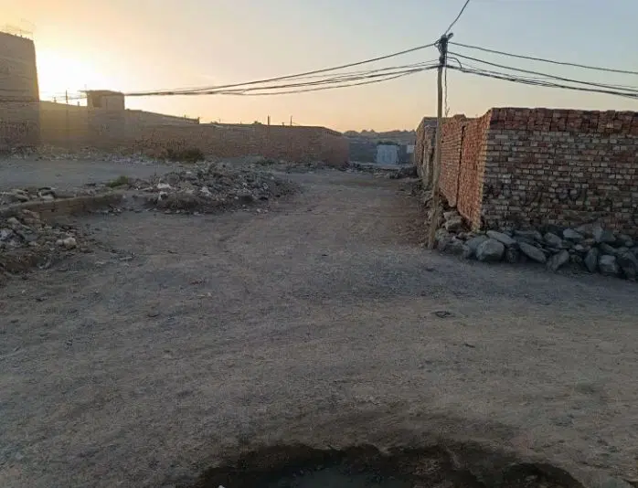 بین همت آباد و حاجی اباد