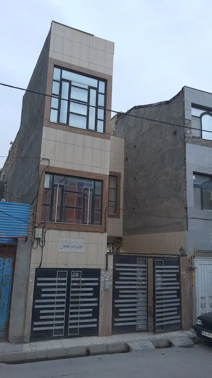 خانه ویلایی ۱۲۸ متر زمین ۲۰۰ متر زیر بنا