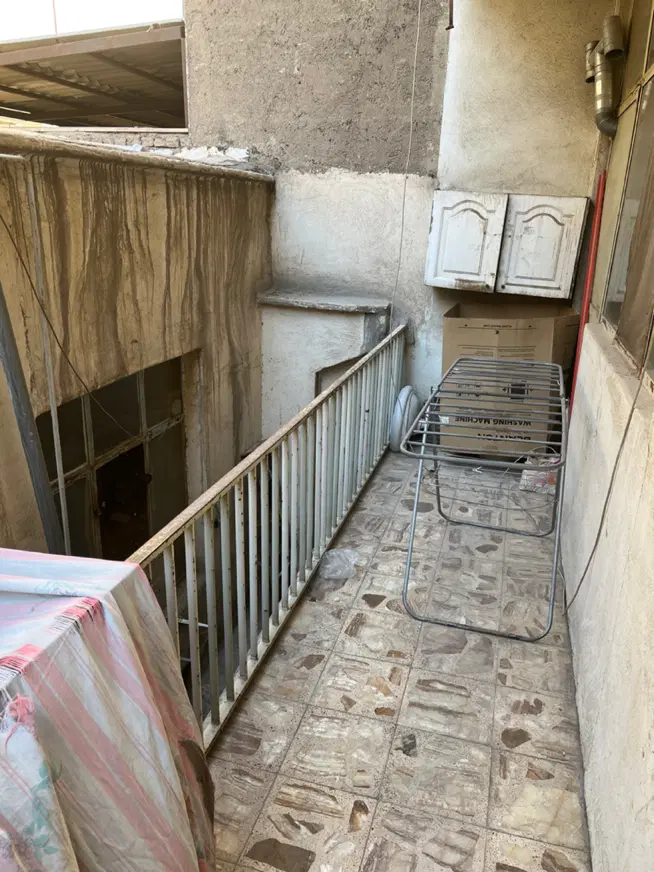 خونه به همراه یک مغازه تجاری