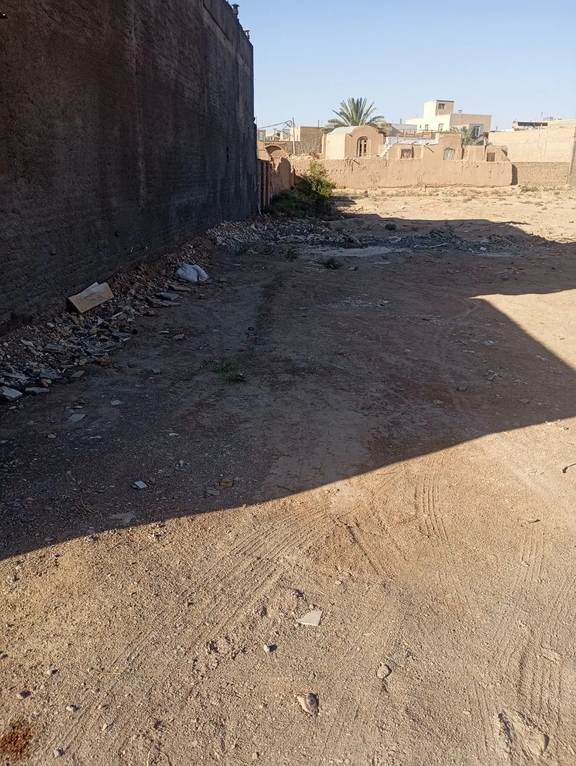 زمین مسکونی به متراژ دویس وچهارمتر