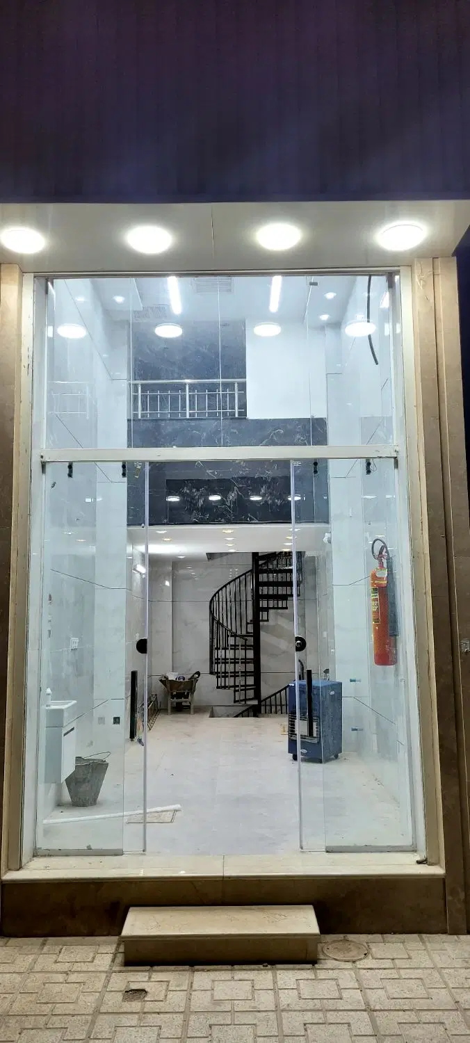 اجاره مغازه نوساز  زیرزمین،بالکن،حمام،دستشویی