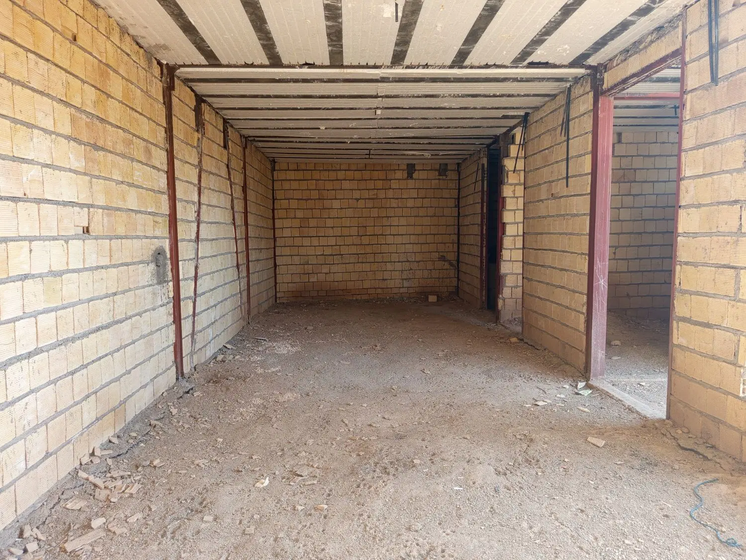 خانه نیمه ساخت