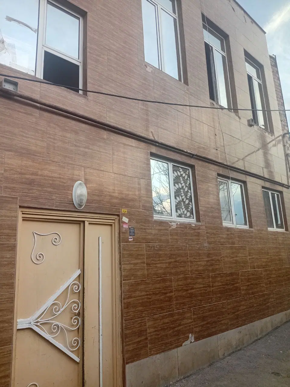 خانه دوطبقه درخیابان مولاباشی
