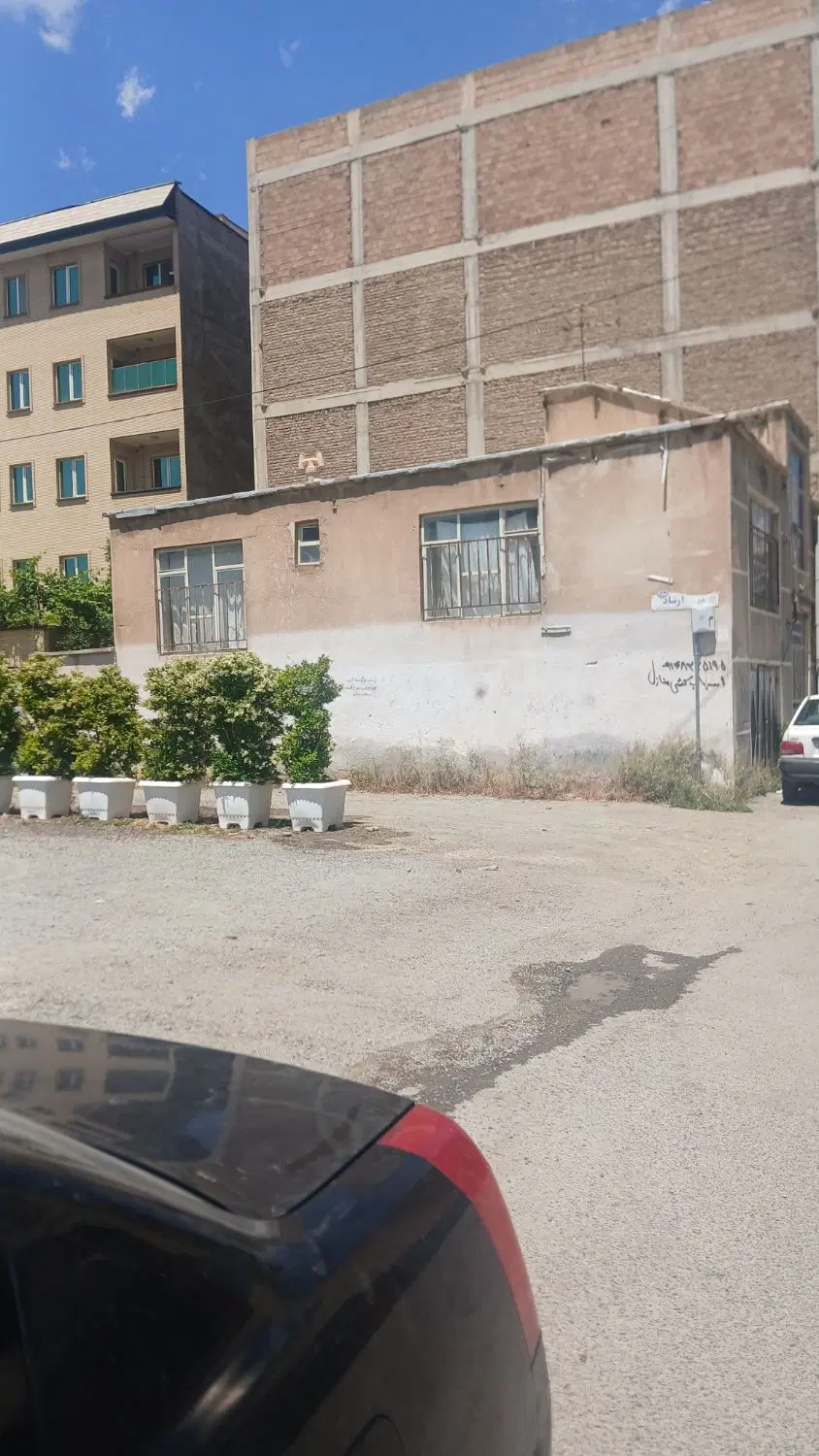 زمین طلایی در بر خیابان ارشاد برای ساخت و ساز