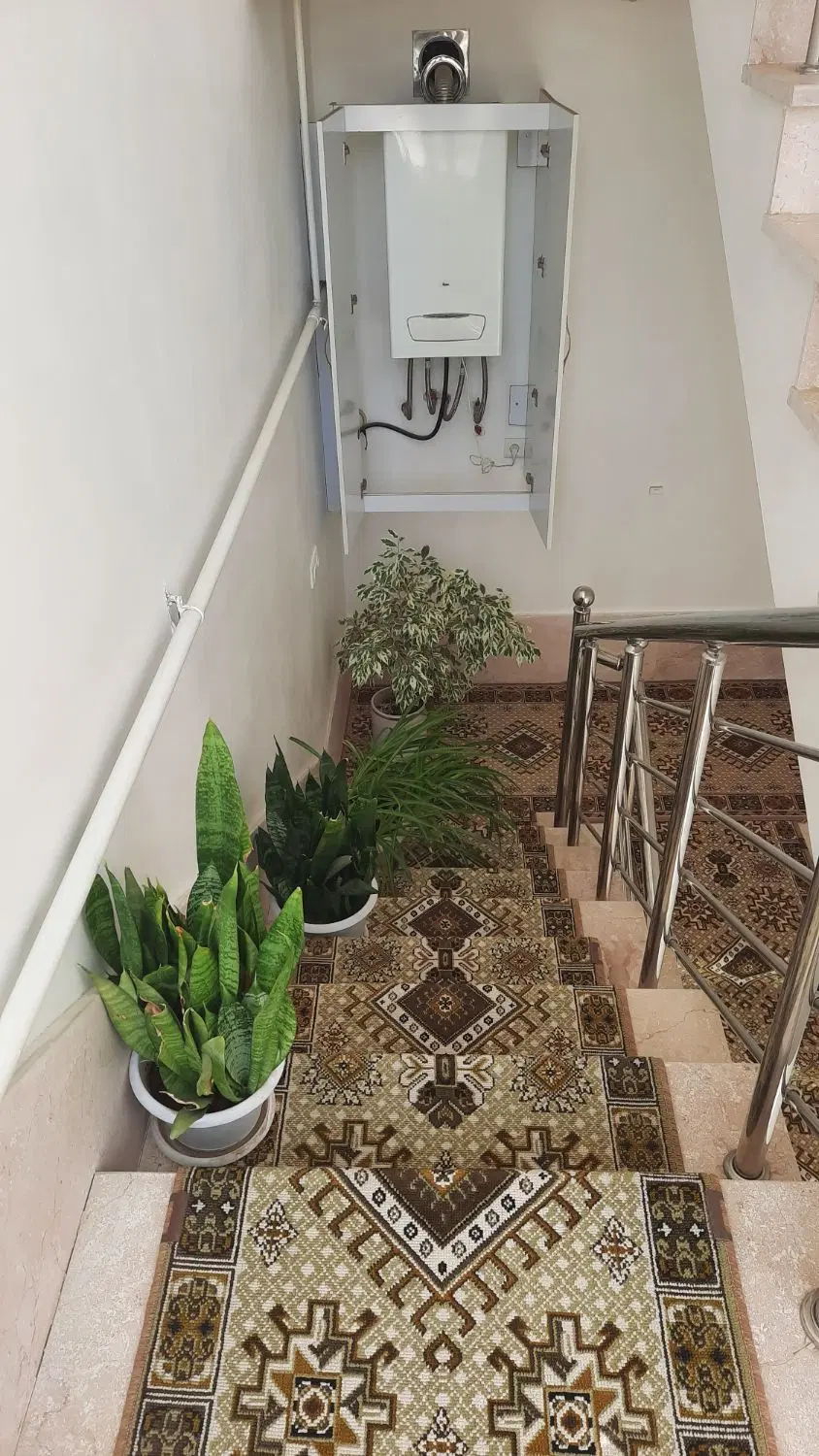 واحدمسکونی دوطبقه کاملا مستقل برای مناسب دوخانواده