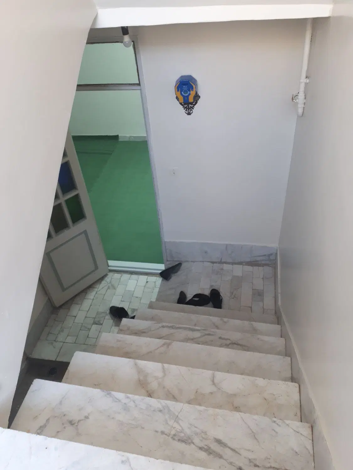 خانه‌ی اجاره‌ای خیابان انقلاب