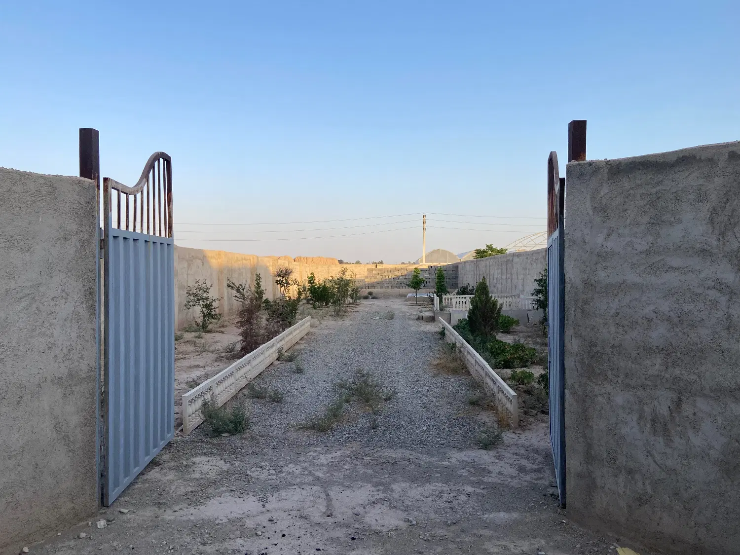 باغچه ۵۰۰متری چهار دیواری