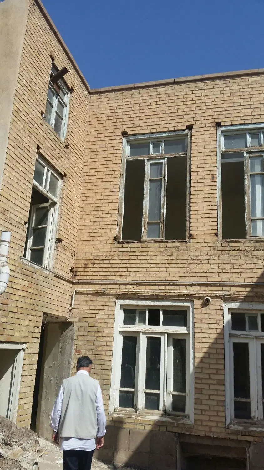 خانه کلنگی راسته کوچه کوچه حصار