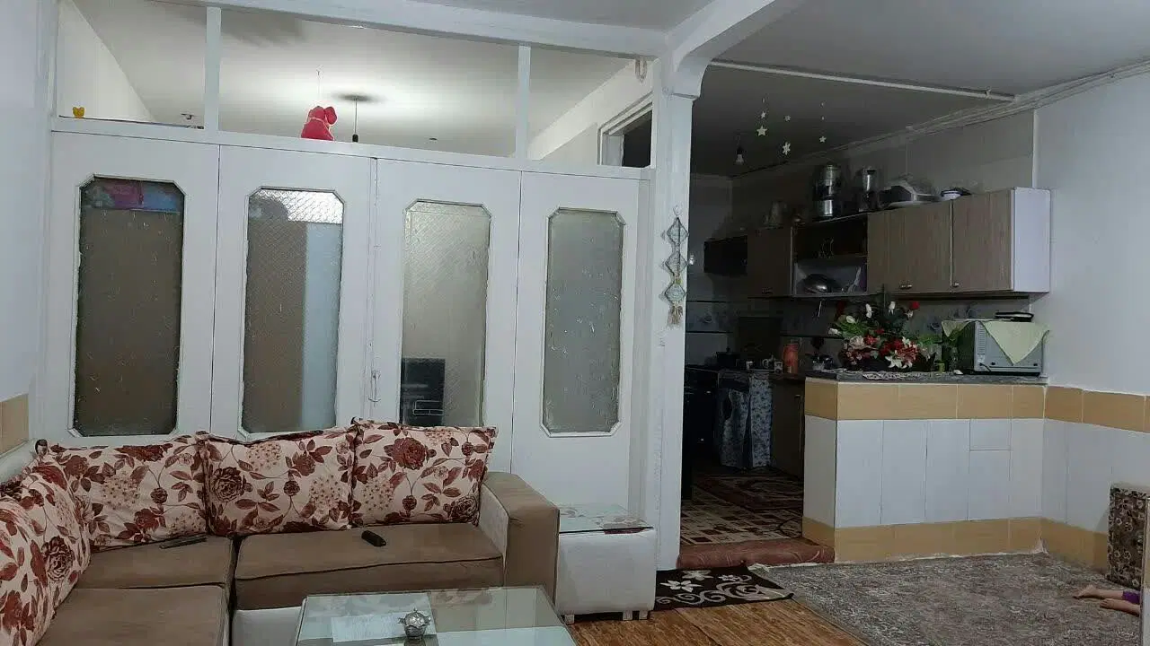زیرزمین راه جدا تمیز روبروی پارک