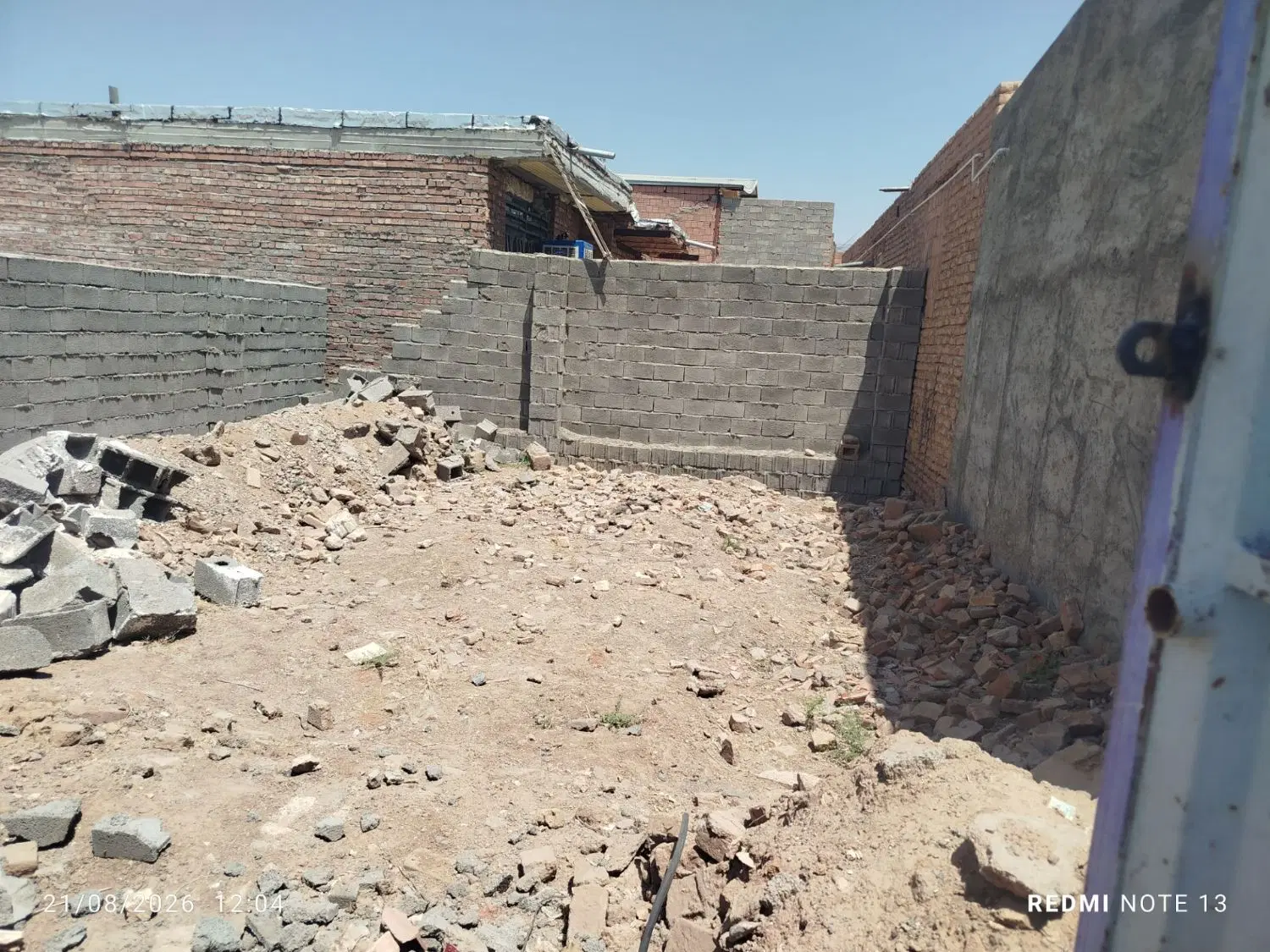 زمین فروشی