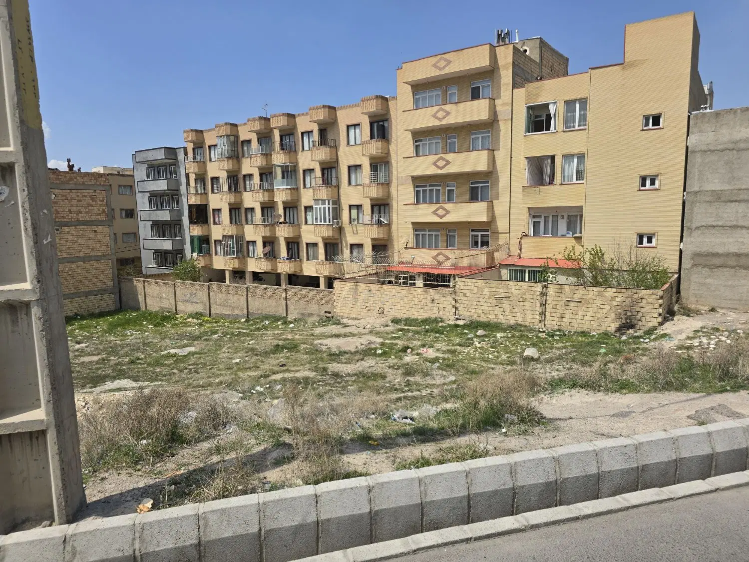 ۹۴ متر زمین تجاری اندیشه