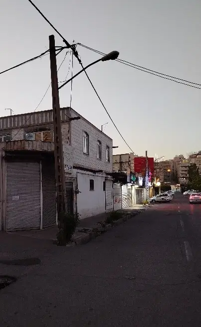 مغازه در ولی عصر جنوبی